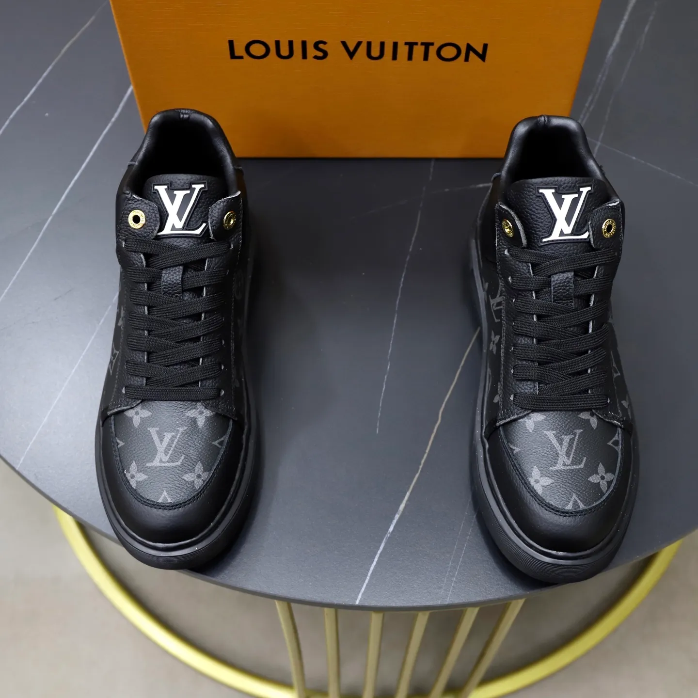 Ex-factory price: 442💰🙅‍♂️🙅‍♂️🙅‍♂️ Brand: LV Louis Vuitton Standard code: 38-44 (45 customized) Grade: Same as the official website Material: Original cowhide material spliced with brand rubber Comfortable and breathable lining Lightweight and wear-resistant sports outsole Style category: Men's fashionable casual shoes Running sneakers Distinguished luxury brand elements Top luxury color: actual picture color
